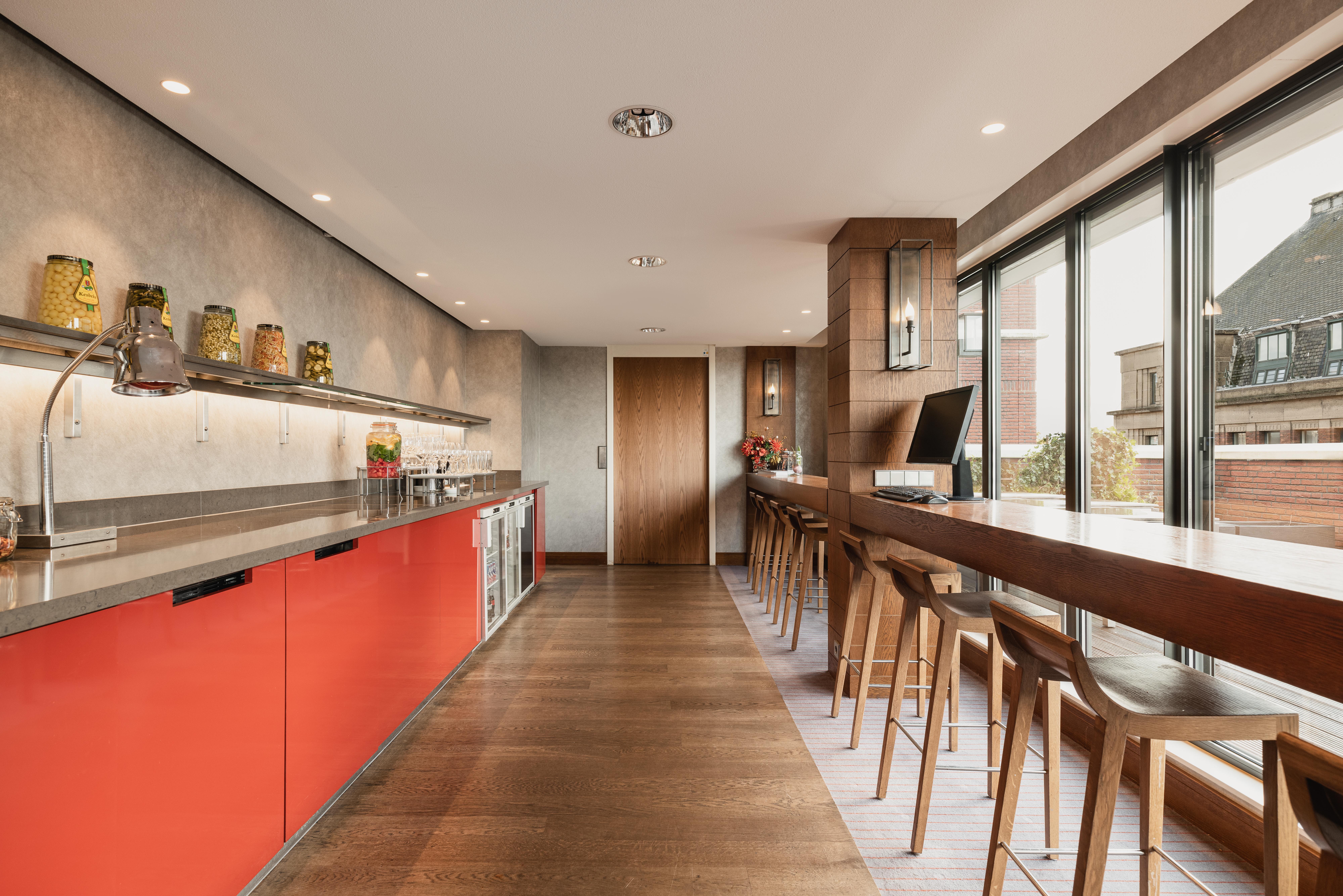 ฮิลตัน เดอะ เฮก Hotel กรุงเฮก ภายนอก รูปภาพ The kitchen at the 100 East 53rd Street penthouse