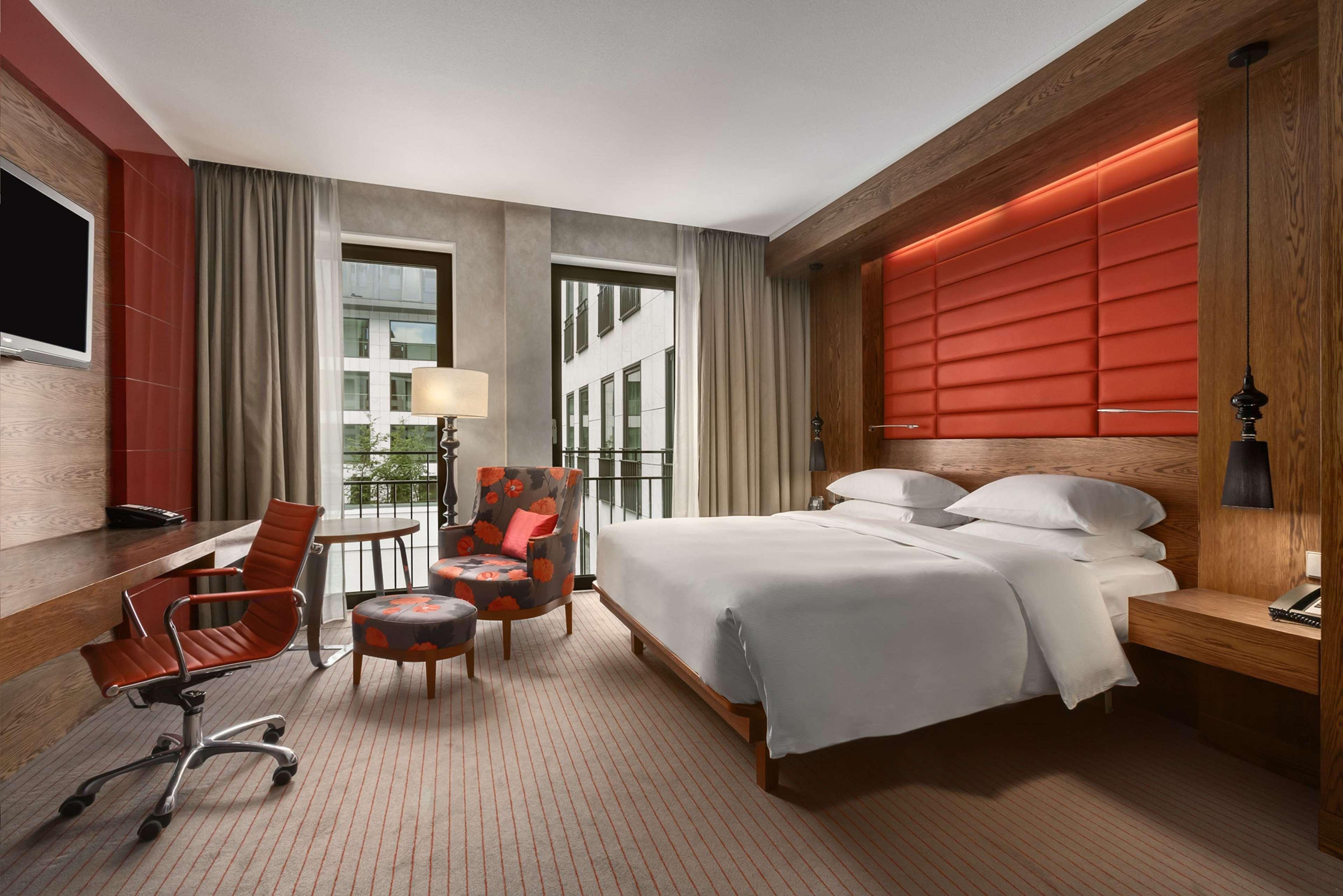 ฮิลตัน เดอะ เฮก Hotel กรุงเฮก ภายนอก รูปภาพ A guest room at the hotel