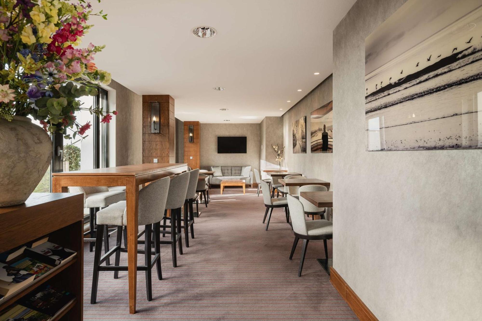 ฮิลตัน เดอะ เฮก Hotel กรุงเฮก ภายนอก รูปภาพ The Club at London Heathrow Airport