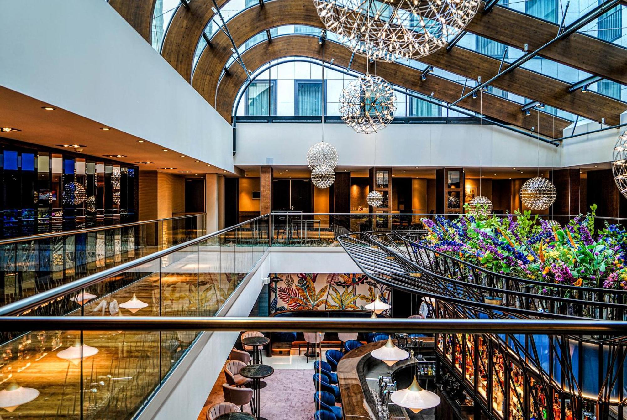 ฮิลตัน เดอะ เฮก Hotel กรุงเฮก ภายนอก รูปภาพ The hotel's lobby